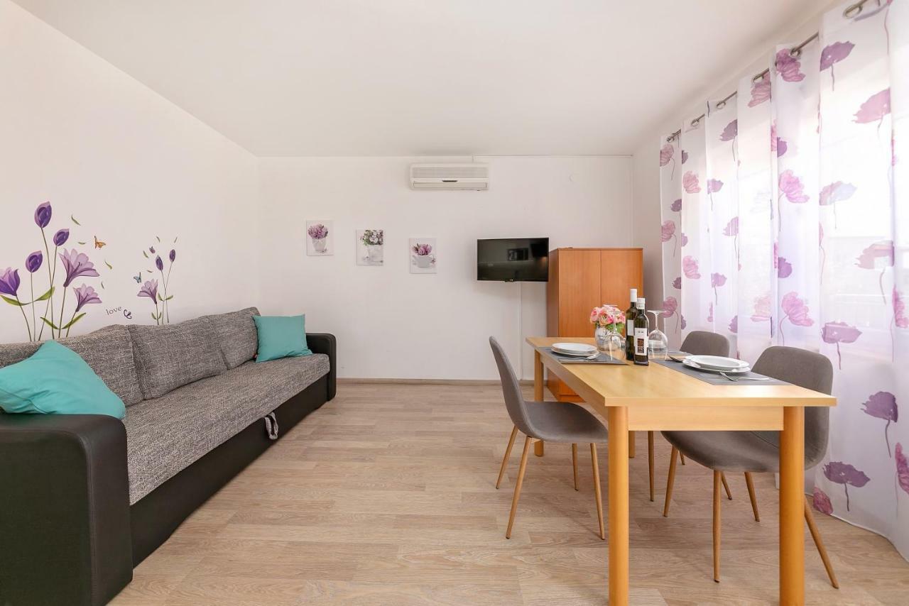 Apartments Santos Vrsar Exterior photo