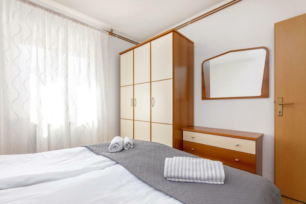 Apartments Santos Vrsar Exterior photo