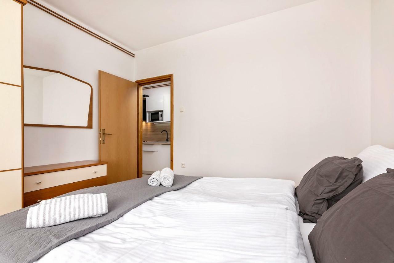 Apartments Santos Vrsar Exterior photo
